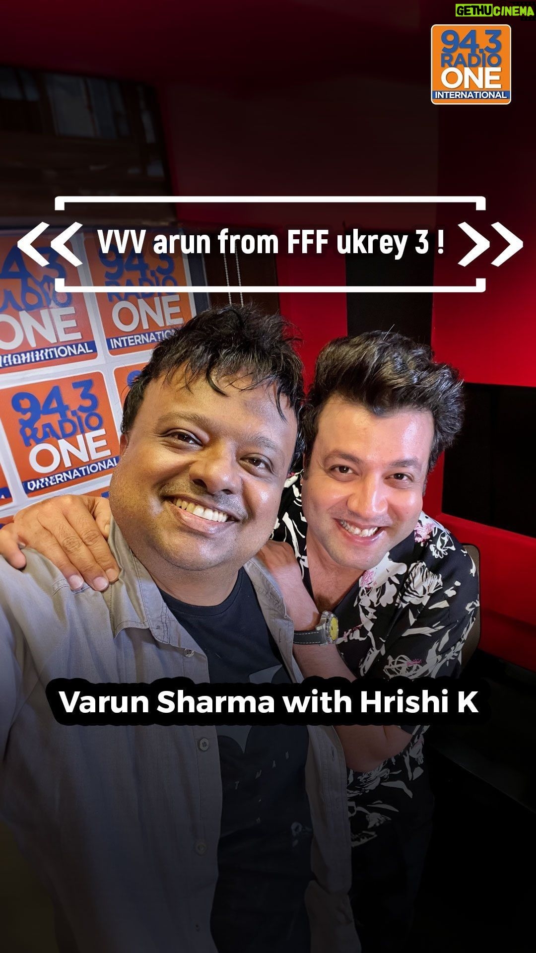 Varun Sharma Instagram - Celebrating the success of #fukrey3 & chatting about food, travel, Mombasa ! and his friends like fam β€οΈπ€ @therichachadha @alifazal9 @pulkitsamrat @pankajtripathi @oyemanjot @mriglamba . Gotta love @fukravarun #varunsharma - thanks for rolling in bro, such a fab day just hanging out & chillin like villains π€π€ . . @excelmovies @faroutakhtar @ritesh_sid #hrishikeshkannan #celebrity #interview #fukrey #comedy #bollywood #cchrishik #interview