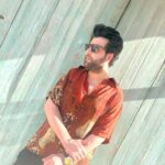 Varun Sharma Instagram - Sunday’ing around☀️💫 Styled by @butterandmuse Sunglasses @gemopticians @marcjacobs Shirt @shristichetani.kolkata @ascend.rohank Denims @jackjonesindia