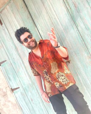 Varun Sharma Instagram - Sunday’ing around☀️💫

Styled by @butterandmuse

Sunglasses @gemopticians @marcjacobs 
Shirt @shristichetani.kolkata @ascend.rohank
Denims @jackjonesindia