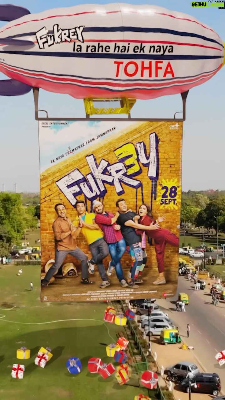 Varun Sharma Instagram - Friday Ho Jayega LIT 🔥 Kyunki leke aaye hai ik naya God ka Gift 🎁 #Fukrey3 In Cinemas Now❤️💫 @pulkitsamrat @oyemanjot @pankajtripathi @therichachadha @mriglamba @excelmovies @ritesh_sid @faroutakhtar @vipulhappy @amalendu_dop @kassimjagmagia @vishalrr @imanojchouhan @aafilms.official @zeemusiccompany