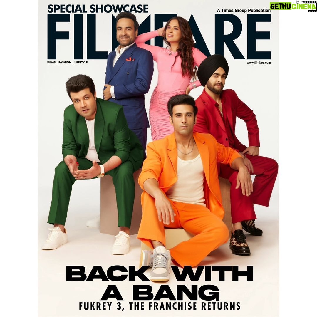 Varun Sharma Instagram - Fukra Swag!π₯π₯ π· @abheetgidwani @filmfare @pulkitsamrat @oyemanjot @therichachadha @pankajtripathi @mriglamba @excelmovies Styled by @butterandmuse HMU @nileshskkushwaha Assisted by @iam_mannugiri