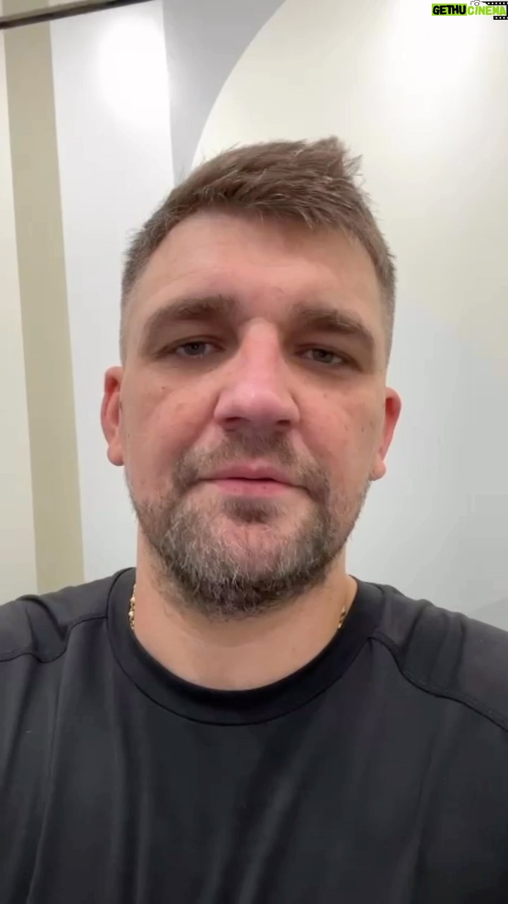 Vasiliy Vakulenko Instagram - Слушайте интересную музыку и будьте добрее! Наше лето 2.0 уже на всех площадках! @maksimartist