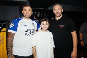 Vasiliy Vakulenko Instagram - Восьмой номер - первый на льду, первый в трендах!

#ВопросРебром