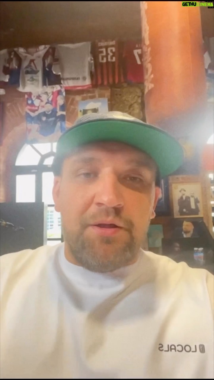 Vasiliy Vakulenko Instagram - Армения! Жду всех на большом концерте Басты в Ереване 3 сентября в СКК им. Карена Демирчяна! До встречи! Armenia