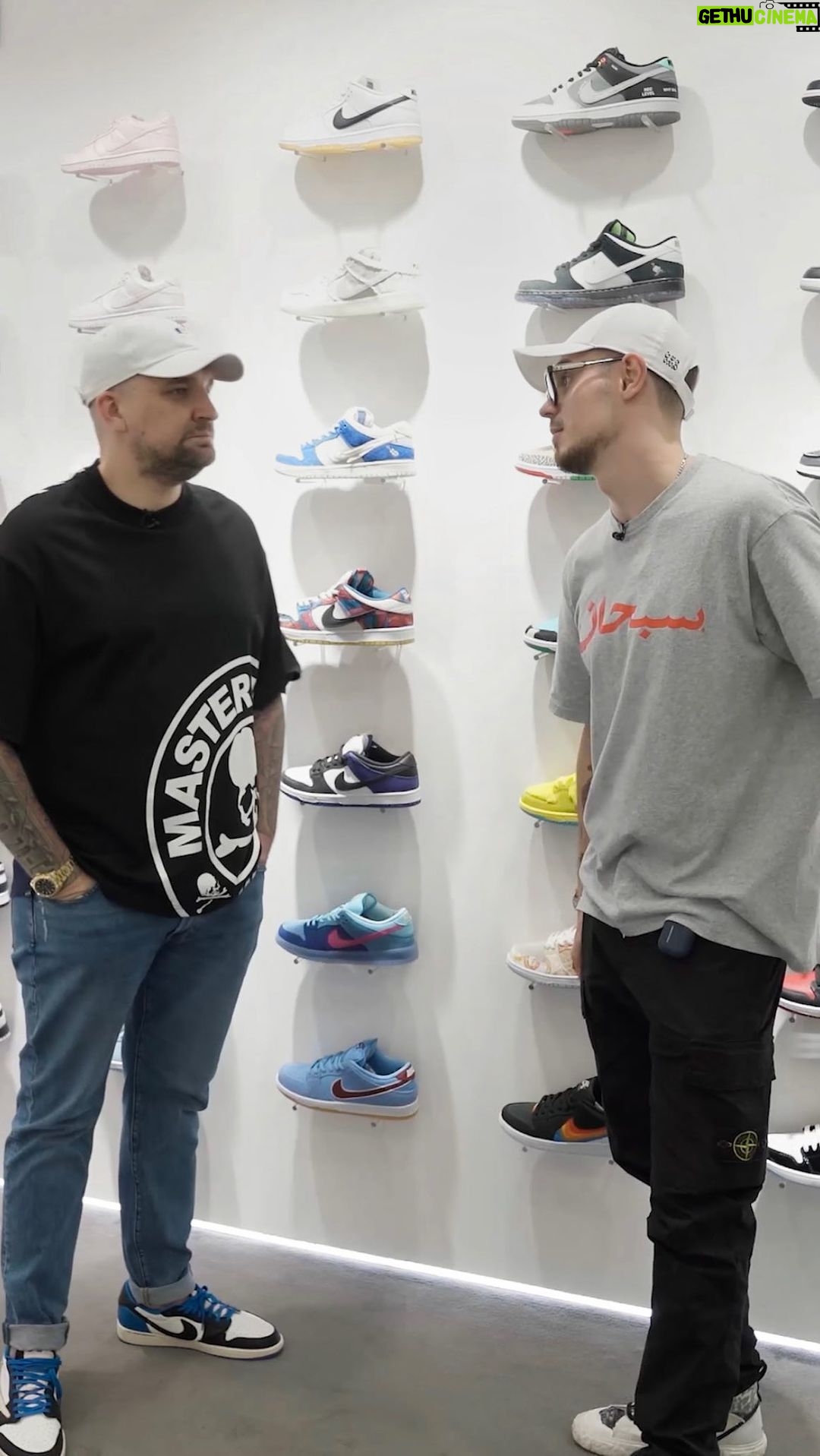 Vasiliy Vakulenko Instagram - В гостях «NE SHOPPING» человек, который вдохновляет нас жить, просыпаться утром и делать бизнес, — встречайте выпуск с Бастой! С большим трепетом представляем вам гостя, которого мы так долго ждали: новый шопинг мы провели вместе с Бастой. Поговорили с ним о любви к кроссовкам Dunk Low, одежде из детства, Вирджиле Абло и Канье Уэсте. Кроме этого, Баста ответил на вопросы команды NIKITA EFREMOV. Обязательно смотрите полный выпуск по ссылке в сторис или шапке профиля — получилось очень уютно. NE Petrovka
