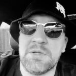 Vasiliy Vakulenko Instagram – «Удали» 

Кстати, трек уже во всех топ-чартах! Спасибо вам!