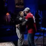Vasiliy Vakulenko Instagram - «Не сняла даже пальто! Просто подошла к микрофону и спела». — Как появился трек «Не забывай меня» Слушайте на всех площадках!