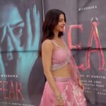 Vedhika Instagram - Here are some candid moments from the pooja ceremony of #FEAR ❤️‍🔥 @vedhika4u #ARABHI @anuprubens @GogineniHaritha DOP Andrew @DattatreyaMedia @arvindkrishna5 Styling @ruchikapoor Outfit @surabhi.gandhi Jewels @sarafajewelry Team: @kalpesh_joshi @sunny_hairr Assistants : Flora & Sai
