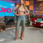 Verónica Lozano Instagram – Todo muy lindo . Trajecito VL encantador .. ahora bien , la verdad en la ultima foto .. un sujeto con vida propia habita mi ser 🤪🤨🌽🍿
@vlbyantolin 😍
@cristinacagnina @anitakorman @bymillie.bressi ♥️📌