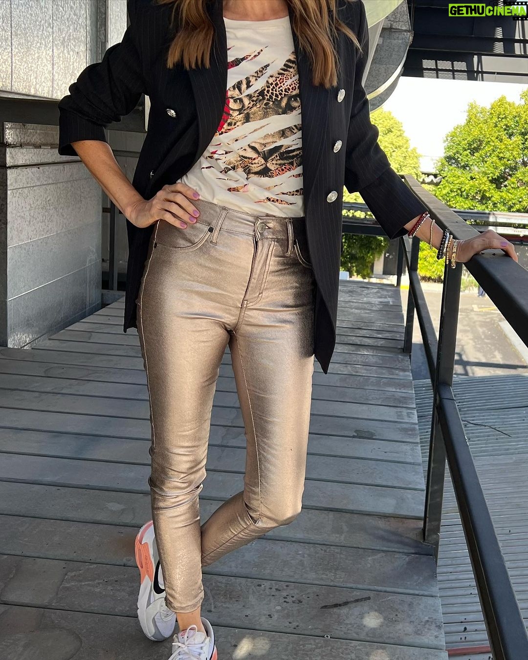 Ver贸nica Lozano Instagram - Anita y Millie 3 looketes @kosiuko @cynthiakern 馃尫 Cu谩l te gusta m谩s 馃馃挄