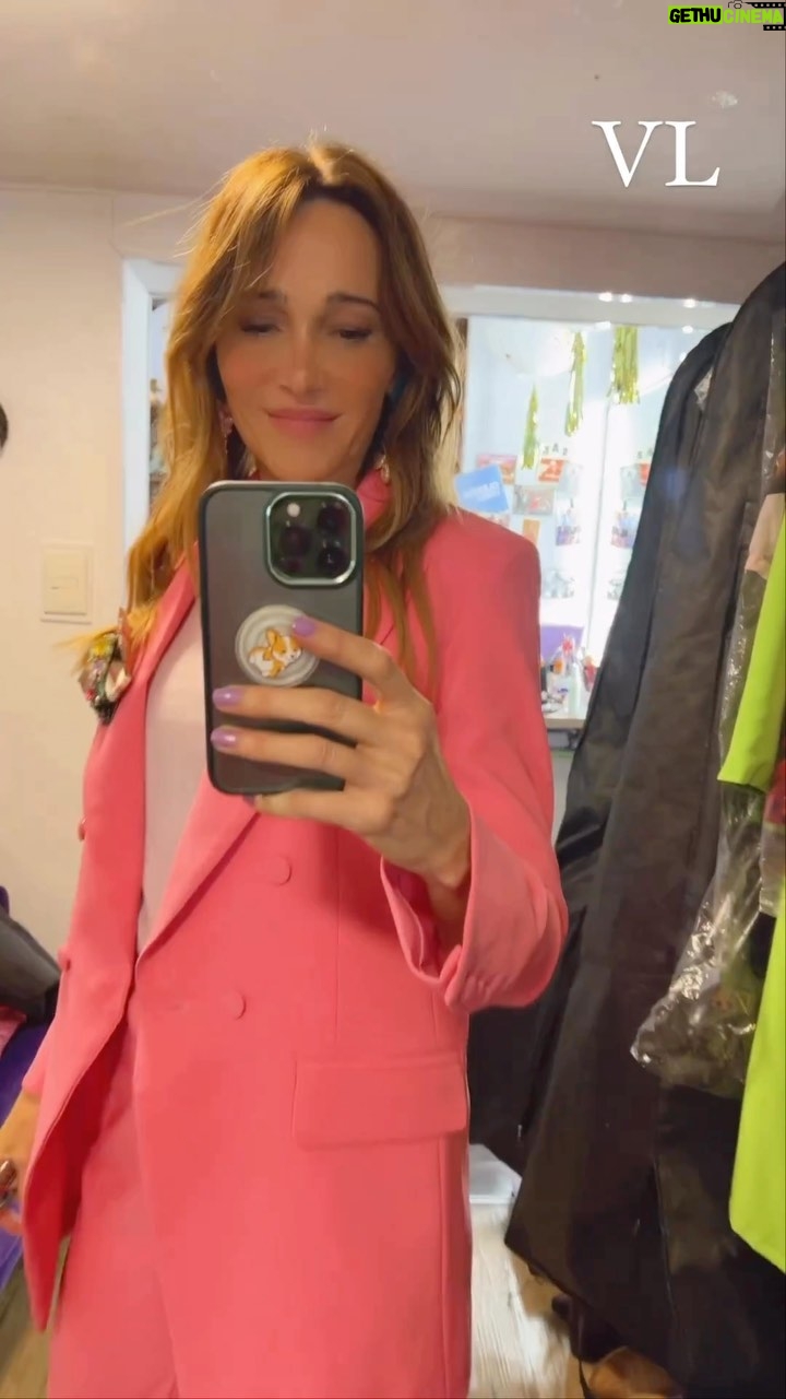 Verónica Lozano Instagram - Trajecito espectacular 💖🌷💕🫦 @vlbyantolin • @cristinacagnina @maruvenancio @importedfashionthings 🚀
