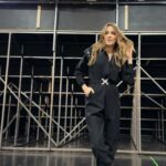 Verónica Lozano Instagram - Llueve mucho 🤩 @dollstore @clarabarceloshoes @sacre__coeur 🌷 @cristinacagnina @bybuman @cerininet • 👗💄 @maruvenancio • Que planes para el finde ✍🏼