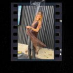 Verónica Lozano Instagram - Audio sin editar 😅🤣🔉 Belleza de vestido Tres formas de combinar estas prendas : Vestido solito 🚀 Vestido , pantalón de cuero y body 💫 Pantalón de cuero y body 💣 @kosiukooficial @cynthiakern 💘