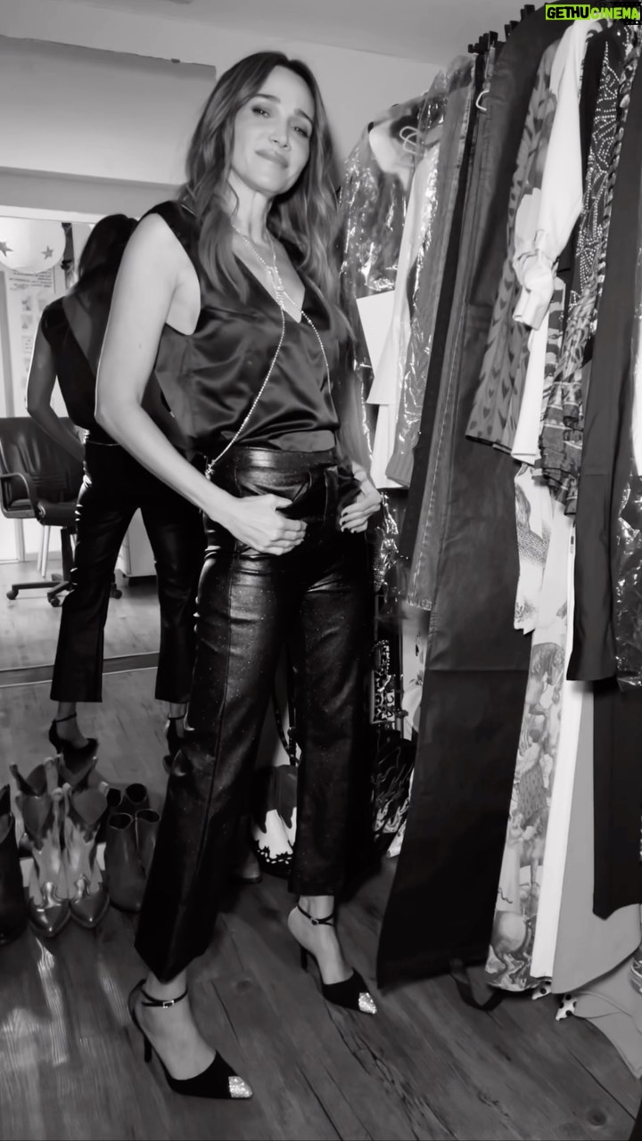 Verónica Lozano Instagram - Berna 💣 @berna.com.ar • Zapatos @rickysarkany • Accesorios @sheinofficial @importedfashionthings • @cristinacagnina @irearcieri @maruvenancio