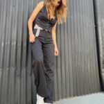Verónica Lozano Instagram - Dame pantalones y chalequitos 💘 @itmarketba Pelito @mechita111 😀 Zapas @importedfashionthings 🧡• Pongan función “desvene” para el contenido 5 🤔😅
