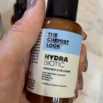 Verónica Lozano Instagram – Mis días con @thechemistlook_ar 
Tres tipos de crema hidratante para todas las pieles.
Es la misma matriz de ingredientes pero en distinta composición y texturas, lo que las hace ideales para usar en distintos momentos del día 😍

Un viaje de ida 💦🩵