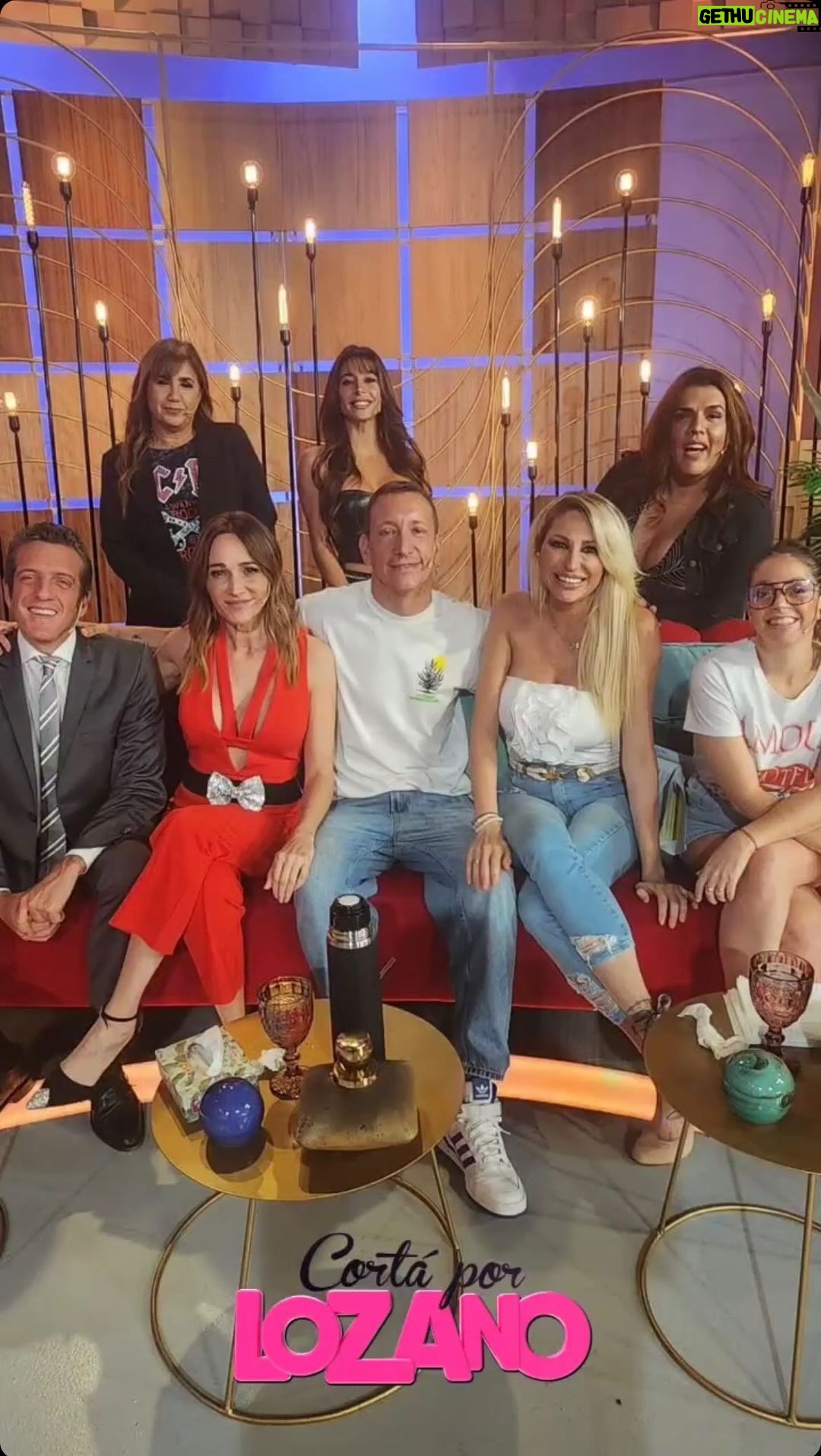 Verónica Lozano Instagram - Vino Nico ❤️ Mi enterito @vlbyantolin Taquitos @rickysarkany @cristinacagnina @irearcieri @maruvenancio @vavandita 🚀