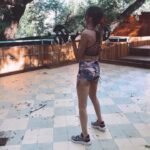 Verónica Lozano Instagram - Subo este reel para contarles q hoy tenía cero ganas de entrenar . Cero ! Siempre está la tentación de llamar a la profe y decirle , hoy no puedo , mejor mañana, bla bla . Casi caigo en esa .. pero me dije “Verónica no 👎🏽 “ !!! Así q acá está el trabajo realizado juntas a Jose ♥️ Copito ,Tiki y Luna 💫 .Ponete las Zapas y metele ! Lo q sea , caminar , subir escaleras , nadar , jugar al fútbol , tenis , yoga , elegí algo ! Contame en q estás ♥️