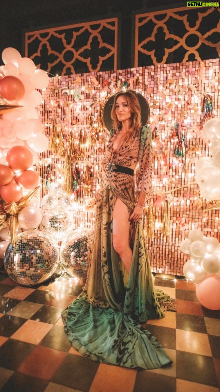 Verónica Lozano Instagram - MÁS 💝⚡️💌🌈🦄 #VL @vlbyantolin @nantolin ##30años Video @aagusal @estudiohighline ❣️• Simplemente Gracias 💝 ⚡️ @proyectamar 🌈 @gabriellacapucci • 🍉 @tequilacluboficial @paolapravatoperalta 🍀