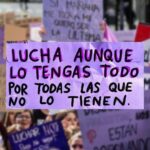 Verónica Lozano Instagram - Nosotras 💜#8M Sostén , red , amor . Cuando estamos tristes , mal . Cuando estamos Alegres, cuando queremos compartir una noticia de las buenas . Cuando vamos de fiesta , Cdo nos sentimos lindas , feas, abandonadas , no elegidas , cuando tenemos miedo . Nosotras siempre ! Nos tenemos 💜 La lucha continua .Vivas nos queremos .