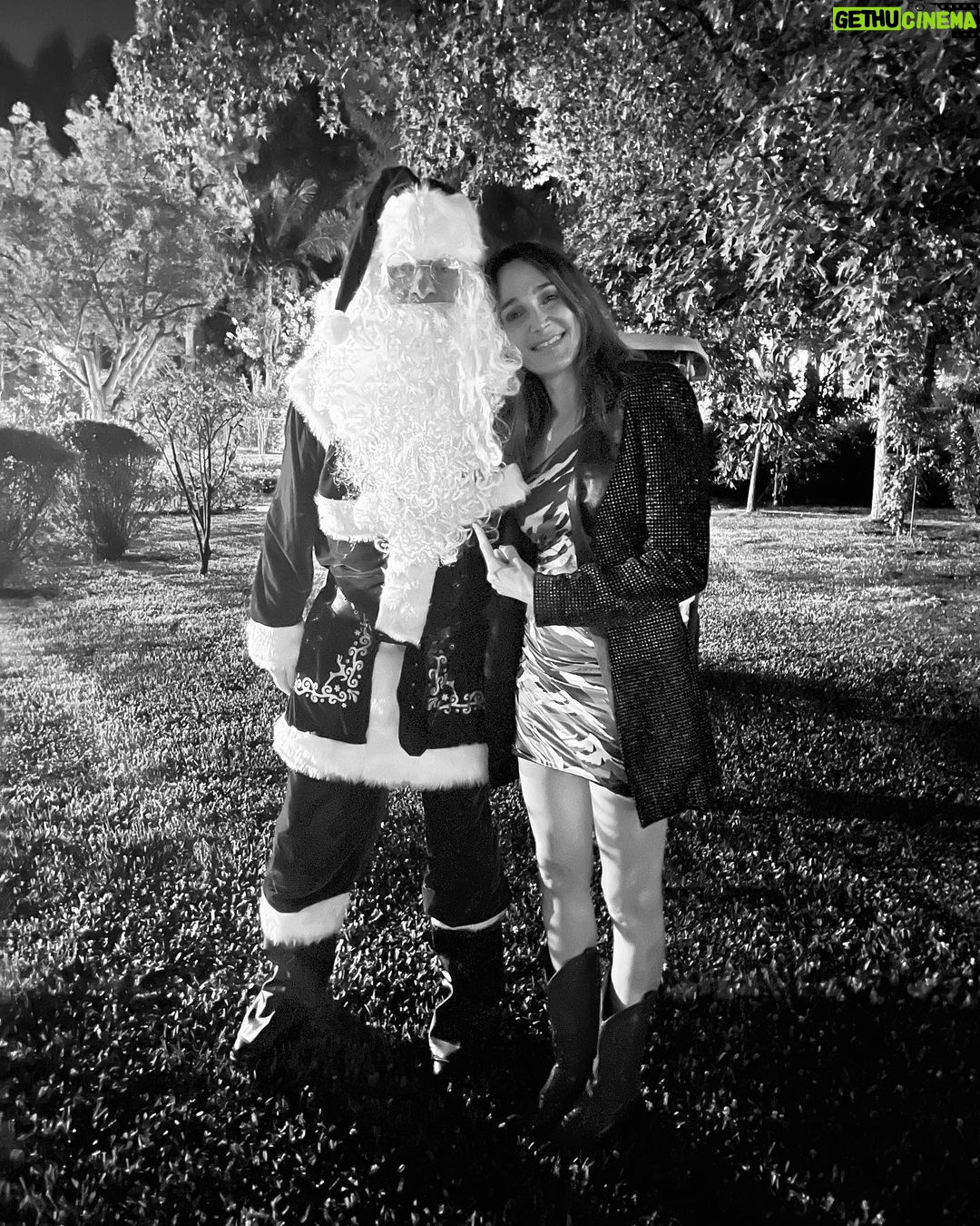 Ver贸nica Lozano Instagram - Feliz Nochebuena 鉂o笍馃巹 Abrazo lleno de amor y Alegr铆a 馃挮馃巺馃徎