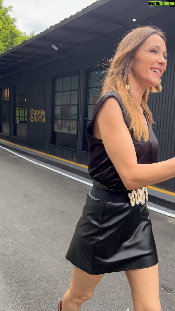 Verónica Lozano Instagram - BERNA 🖤 @berna.com.ar 50 descuento ⚡️⚡️