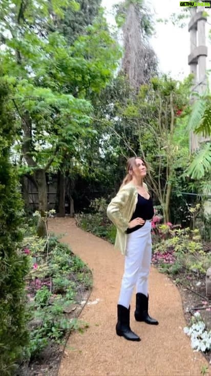 Verónica Lozano Instagram - A BRILLAR MI AMOR , vamos al 🎱 mi amor 🙄🧨• NAÍMA 🌸