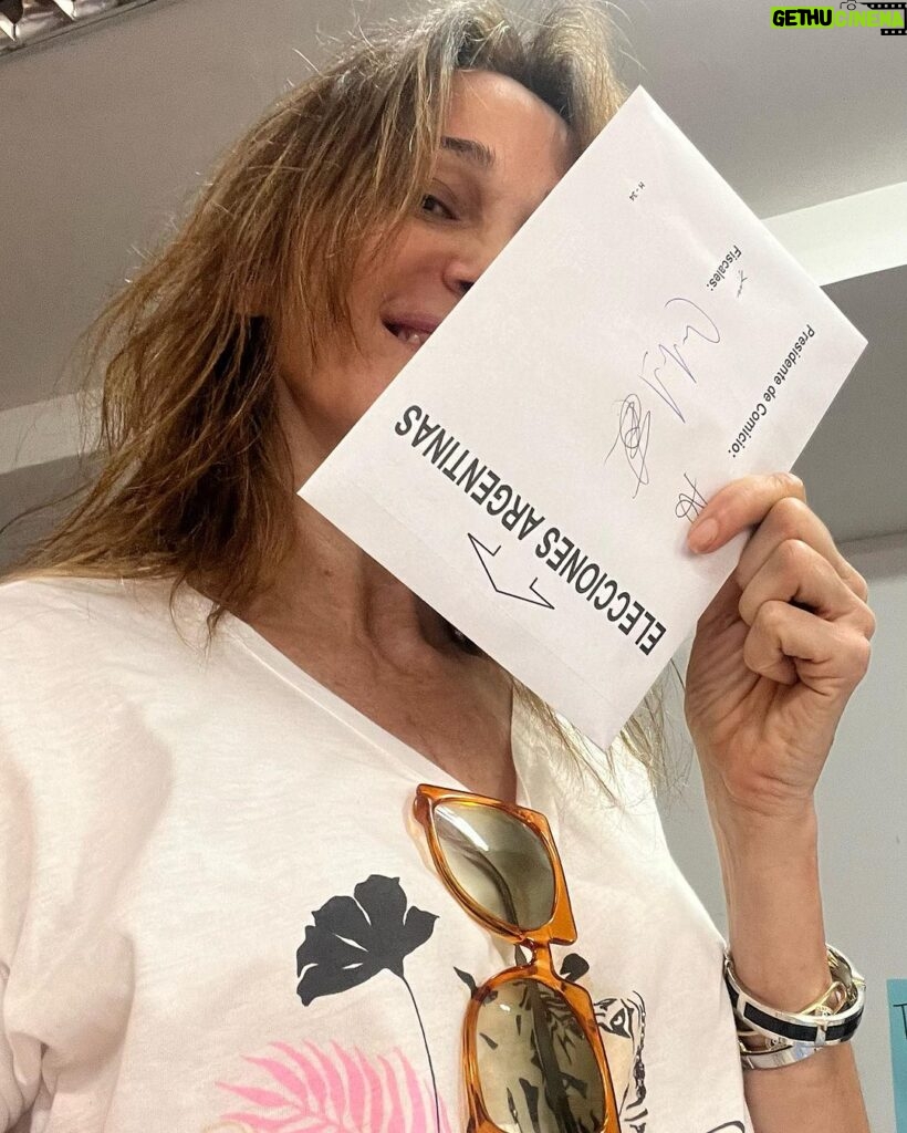 Verónica Lozano Instagram - Domingo de votación. Viva la Democracia ❤️🇦🇷