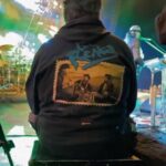 Verónica Lozano Instagram – Gracias por el rock . De la mano de Corchi conocí un grupo de amigos , talentosos , mágicos, poderosos ; y por añadidura sus familias , sus compañeras de vida , hijos , hijas .
El sábado en Uruguay, Maldonado dieron un show hermoso , contra viento y lluvia . 
Gracias Gus , Tete y Tanque , Gracias La Renga , Cris, Gaby y a el equipo todo ( son una banda preciosa de pibes y pibas ) por el trance musical y de alquimia que junto a su público disfrute con locura . 
@larenga 🔥🎸🇺🇾🇦🇷