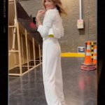 Verónica Lozano Instagram – 🧚‍♂️🌷 𝑙𝑢𝑛𝑒𝑠 𝑐𝑜𝑛 𝑁𝑎𝑖́𝑚𝑎💐 @naimaoficial @julio_k 🦋• 👟 @eduardolazarook •
🍒 @cristinacagnina 
🌸 @irearcieri 
🌷 @maruvenancio