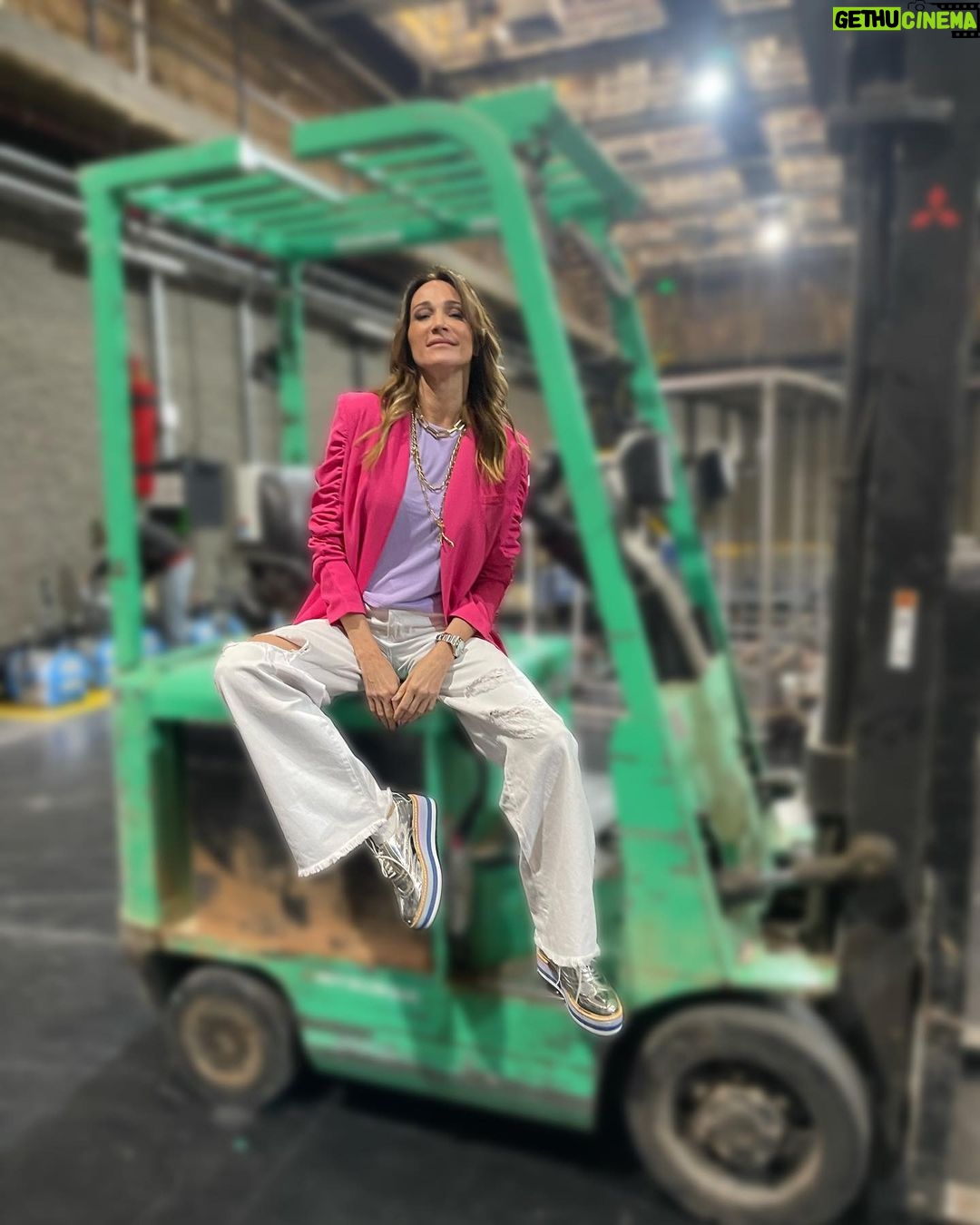 Verónica Lozano Instagram - 🦋💜❣️🌷🌸🧚♂️ NAÍMA @naimaoficial @julio_k • 🍒 @mechita111 🌷 @irearcieri 🌸 @maruvenancio