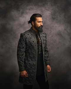 Vicky Kaushal Instagram - 🤍🖤