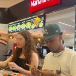 Victória Diniz Instagram - Botando o papo em dia e comendo no melhor lugarrr 🫶🏻 @maria_da_villa ❤️