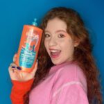 Victória Diniz Instagram - Sempre conto para vocês a minha experiência com Cachos Longos dos Sonhos de L’Oreal Paris, e no meu pós carnaval não poderia ser diferente!! Meu cabelo costuma ressecar bastante por conta de produtos, penteados,… Mas usando o creme milagroso 3 em 1 de Cachos Longos dos Sonhos eu tive um carnaval incrível com cachos longos, fortes e definidos de forma prática e rapida. E é claro que agora no pós estou reforçando os cuidados para devolver toda a nutrição pros meus cachos. E você, já voltou para a rotina de cuidar dos cabelos? me conta aqui embaixo se usaram cachos longos dos sonhos e o que acharam?! 🫶🏻 #Elseve #CachosLongosDosSonhos #publicidade @lorealparis