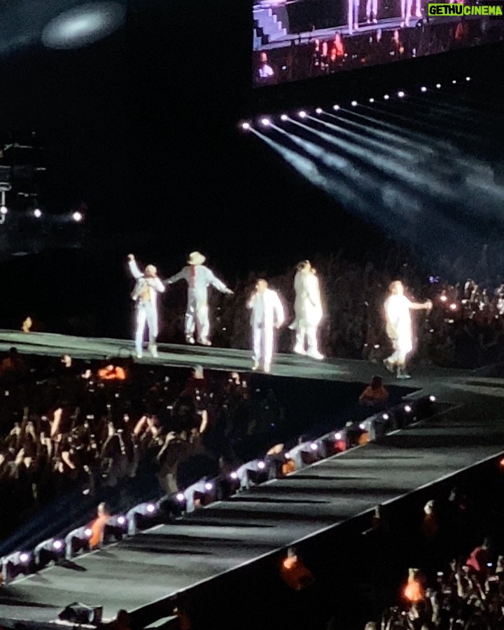 Victória Diniz Instagram - Do show incrível dos @backstreetboys ontem ✨❤️ obrigada @searabrasil e @delasnetwork 🫶🏻