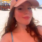 Victória Diniz Instagram - o plano era viajar e tirar varias fotinhas bonitas, mas até agora só saiu isso aí 👆🏻