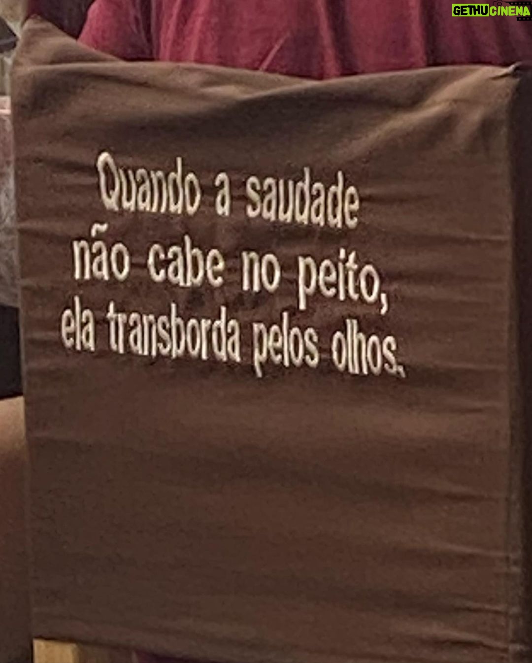 Vict贸ria Diniz Instagram - o plano era viajar e tirar varias fotinhas bonitas, mas at茅 agora s贸 saiu isso a铆 馃憜馃徎