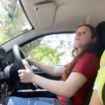 Victória Diniz Instagram - FINALMENTE EU TO TIRANDO CARTAAAAA! 🚗 Depois de passar pelas aulas teóricas, estou fazendo minhas aulas práticas e hoje foi meu segundo dia!! 🥹 Estou cada dia mais confiante e logo logo prontíssima para as ruas hahahaha!! a @automotoescolaimperial tem os melhores instrutores (e bem pacientes) para você aprender a dirigir do melhor jeito!! 🧡🧡