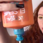 Victória Diniz Instagram - Já estou prontíssima para ver a estreia do Brasil e para manter meus cachos livres e frizz e nutridos, eu conto com a linha completa Elseve Cachos Longos dos Sonhos de @lorealparis. Enriquecidos com ácido hialurônico e óleo de rícino, não podem faltar na rotina de cuidados com o cabelo! Corre ali na rede ao lado que eu ensino como fiz esse penteado maravilhoso! Ah e se quiser garantir essa linha com os maiores descontos do ano, corre lá na @amazonbrasil para garantir os melhores produtos para seu cabelo com #Elseve #CachosLongosDosSonhos #publicidade #BlackFridaylElseve
