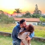 Victória Diniz Instagram - Chegou seu dia meu amor, e mais um ano eu tenho o privilégio de passar essa data tão especial com você!! Eu só tenho a agradecer as tantas coisas que você faz por mim todos os dias, por sempre prestar atenção nos detalhes, por comer a comida quando eu ja to cheia e por me amar tanto ❤️ É incrível poder dividir todos os momentos com você, por mais simples que sejam, você faz tudo ser melhor. Sempre vou estar aqui para você, igual você sempre está pra mim! Além de namorados, não deixamos de ser melhores amigos, e isso é a melhor coisa do mundo, a vida fica 1000 vezes melhor e mais leve com suas piadinhas (muitas vezes sem graça, mas lógico que vai arrancar uma risada minha), suas brincadeiras, seu jeitinho único que por mais que eu esteja de bico o dia inteiro, vc sabe que vai me fazer rir assim kkkkkk! Que essa nova idade te tragam novas bençãos e coisas boas!! Ah, e não foi esse ano, mas um dia ainda te dou o xbox do palmeiras gatinho kkkkkkk❤️ Eu te amo demais mo, você é tudinho pra mim. Te amo mil milhões ❤️❤️
