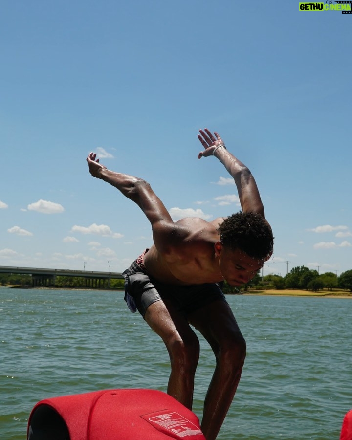 Victor Wembanyama Instagram - Lil summer #dump