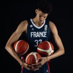 Victor Wembanyama Instagram - Malgré cette dure défaite en finale, jouer pour l’équipe nationale et représenter la France m’a rendu fier. Merci à tous mes coéquipiers, au staff, et à tous ceux qui nous ont supportés. #fibau19worldcup 🥈 Riga, Latvia