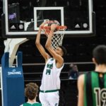 Victor Wembanyama Instagram - Aujourd’hui, une page se tourne. Après 7 ans passés à Nanterre, le temps est  venu pour moi de continuer mon évolution ailleurs.  Ce mois de juin marque la fin de mon parcours de joueur ici. De 10 à 17 ans, de poussin au plus haut niveau français, j’ai été au meilleur endroit, car Nanterre est ma maison, ma deuxième famille. L'amour et la gratitude que j'ai pour ce club et toutes les personnes qui ont participé de près ou de loin à ma formation sont immenses. Merci à tous les coachs, joueurs, bénévoles, supporters et dirigeants qui font de la JSF un endroit unique et qui ont oeuvré pour mon bien-être durant toutes ces années. Je souhaite le meilleur pour chacune des personnes qui comptent pour le club et pour moi. Un merci particulier à Jean Donnadieu qui en 44 ans de présidence a fait de ce club ce qu’il est, ainsi qu’à toutes les personnes avec qui j’ai pu travailler. Mon cœur bat et battra toujours Vert 💚 Victor Nanterre 92
