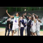 Victor Wembanyama Instagram - Aujourd’hui, une page se tourne. Après 7 ans passés à Nanterre, le temps est  venu pour moi de continuer mon évolution ailleurs.  Ce mois de juin marque la fin de mon parcours de joueur ici. De 10 à 17 ans, de poussin au plus haut niveau français, j’ai été au meilleur endroit, car Nanterre est ma maison, ma deuxième famille. L'amour et la gratitude que j'ai pour ce club et toutes les personnes qui ont participé de près ou de loin à ma formation sont immenses. Merci à tous les coachs, joueurs, bénévoles, supporters et dirigeants qui font de la JSF un endroit unique et qui ont oeuvré pour mon bien-être durant toutes ces années. Je souhaite le meilleur pour chacune des personnes qui comptent pour le club et pour moi. Un merci particulier à Jean Donnadieu qui en 44 ans de présidence a fait de ce club ce qu’il est, ainsi qu’à toutes les personnes avec qui j’ai pu travailler. Mon cœur bat et battra toujours Vert 💚 Victor Nanterre 92