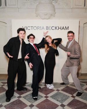 Victoria Beckham Instagram - Always there to support me x I love you all so so much!! Kisses @DavidBeckham #HarperSeven @CruzBeckham @BrooklynPeltzBeckham @NicolaAnnePeltzBeckham… I miss you @RomeoBeckham xx

#VBAW24
