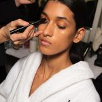Victoria Beckham Instagram - BEAUTY AT VICTORIA BECKHAM AUTUMN WINTER 2024 “We are reimagining eyeshadow and the placement of colour to make it modern. There is strength in that placement, which almost squares out the eyelid and gives a strong gaze.” – lead makeup artist Fara Homidi Featuring: Satin Kajal Liner in Linen (launching May) and EyeWear in a new vivid matte orange (launching December)! Makeup: @FaraHomidi using @VictoriaBeckhamBeauty Photography: @TomChapmantv and @Zoejbrt #VictoriaBeckhamBeauty #VBAW24