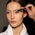 Victoria Beckham Instagram - BEAUTY AT VICTORIA BECKHAM AUTUMN WINTER 2024 “We are reimagining eyeshadow and the placement of colour to make it modern. There is strength in that placement, which almost squares out the eyelid and gives a strong gaze.” – lead makeup artist Fara Homidi Featuring: Satin Kajal Liner in Linen (launching May) and EyeWear in a new vivid matte orange (launching December)! Makeup: @FaraHomidi using @VictoriaBeckhamBeauty Photography: @TomChapmantv and @Zoejbrt #VictoriaBeckhamBeauty #VBAW24