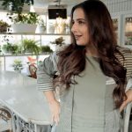 Vidya Balan Instagram – Me motivating my friends like… 😅
Location: @donnadelibombay