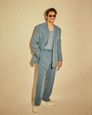 Vijay Varma Instagram - Here’s something for your monday blues ☺️

Styled by @vrindaanarang 
Wearing @minizmo_official 
Photos @sheldon.santos