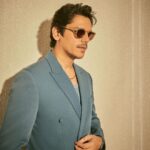 Vijay Varma Instagram - Here’s something for your monday blues ☺️ Styled by @vrindaanarang Wearing @minizmo_official Photos @sheldon.santos